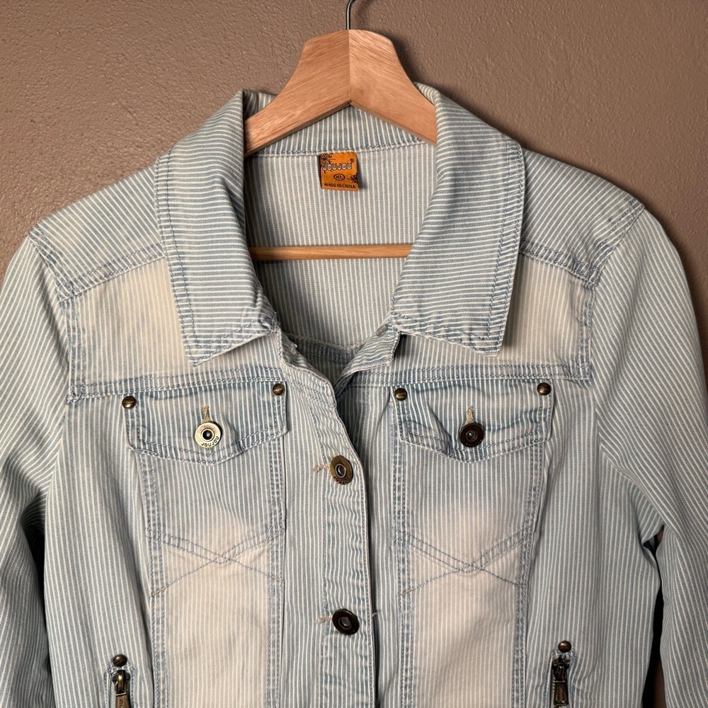 Jou Jou Womens Cropped Light Wash Distressed Denim Pinstripe Jean Jacket Size XL - Picture 5 of 16
